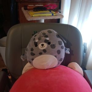 Spotted seal isis squishmallow